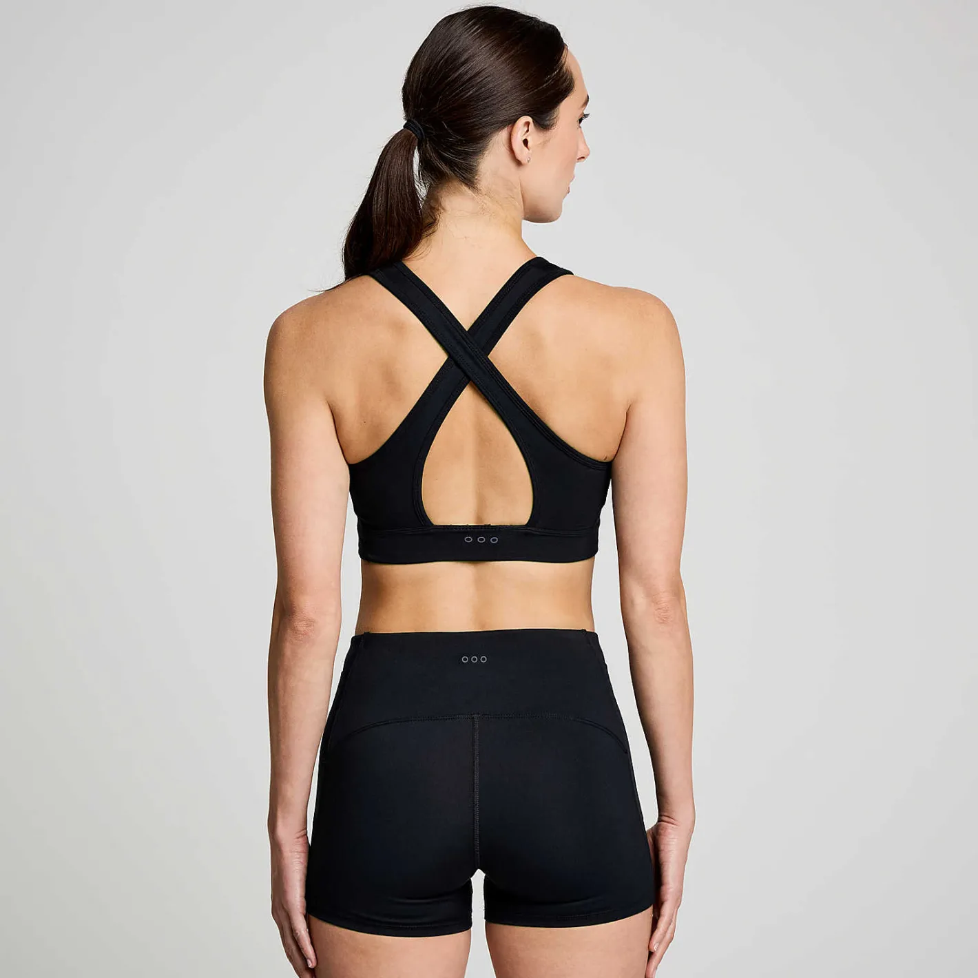 Saucony Fortify Bra<Women Tops