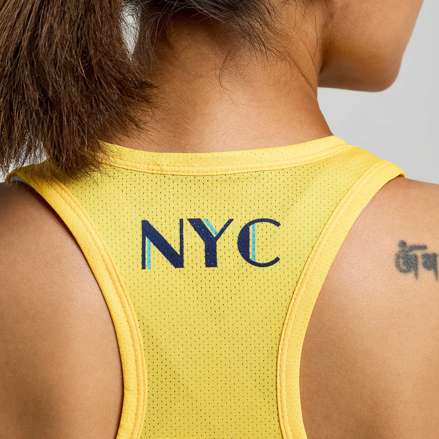 Saucony NYC Stopwatch Graphic Singlet<Women Tops