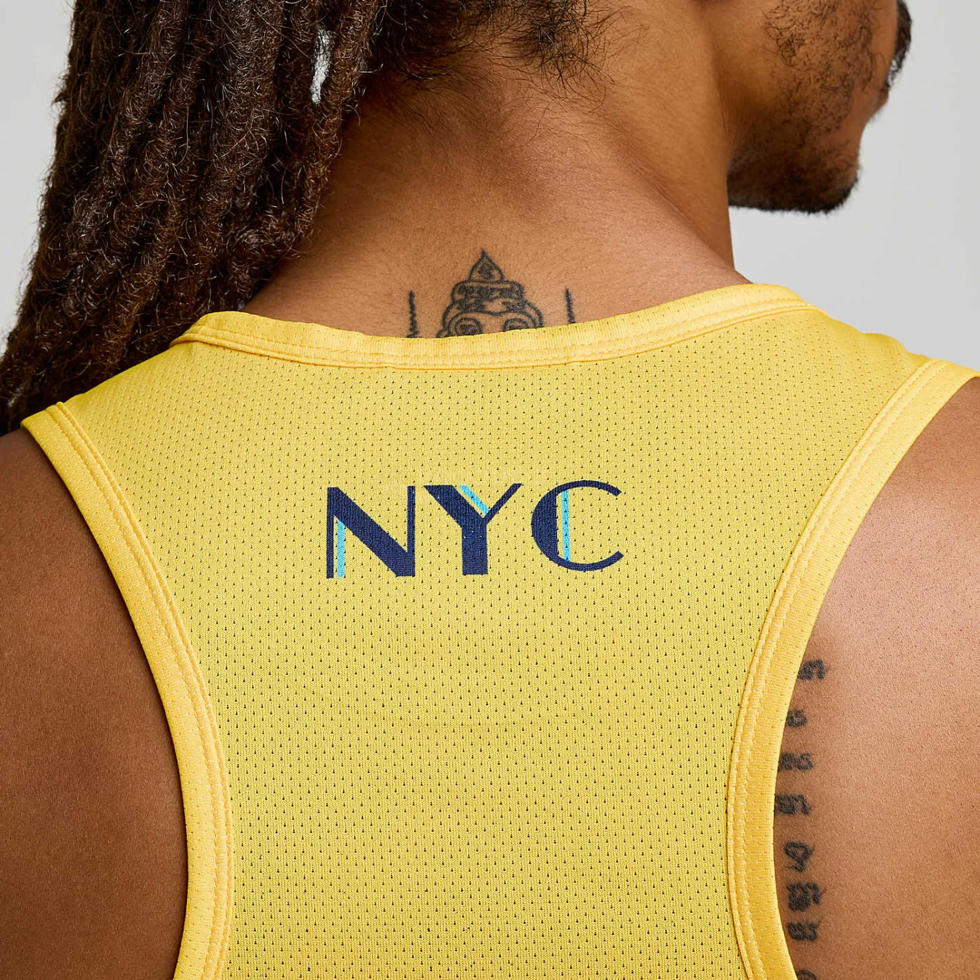 Saucony NYC Stopwatch Graphic Singlet< Tops