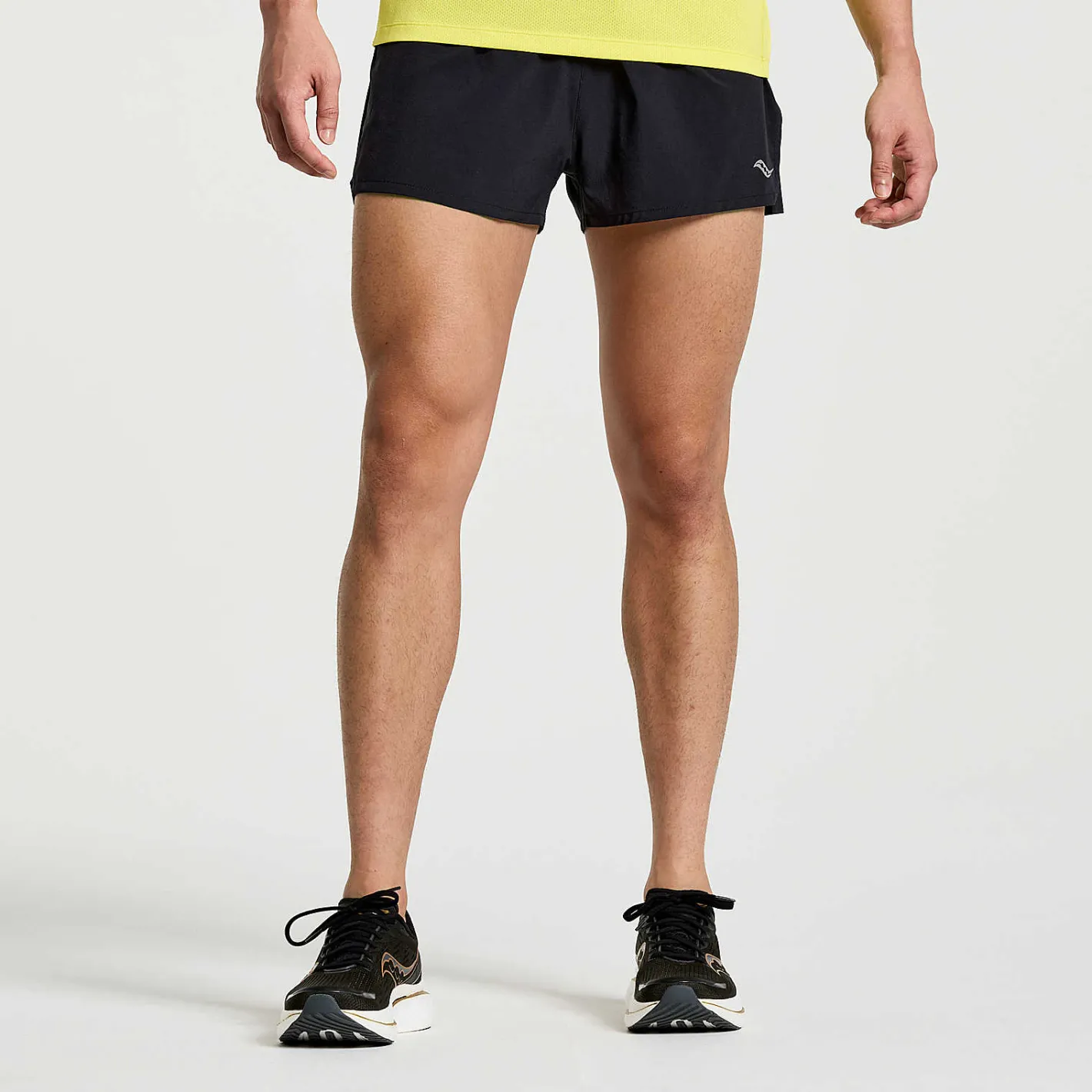 Saucony Outpace 2.5\" Split Short< Bottoms