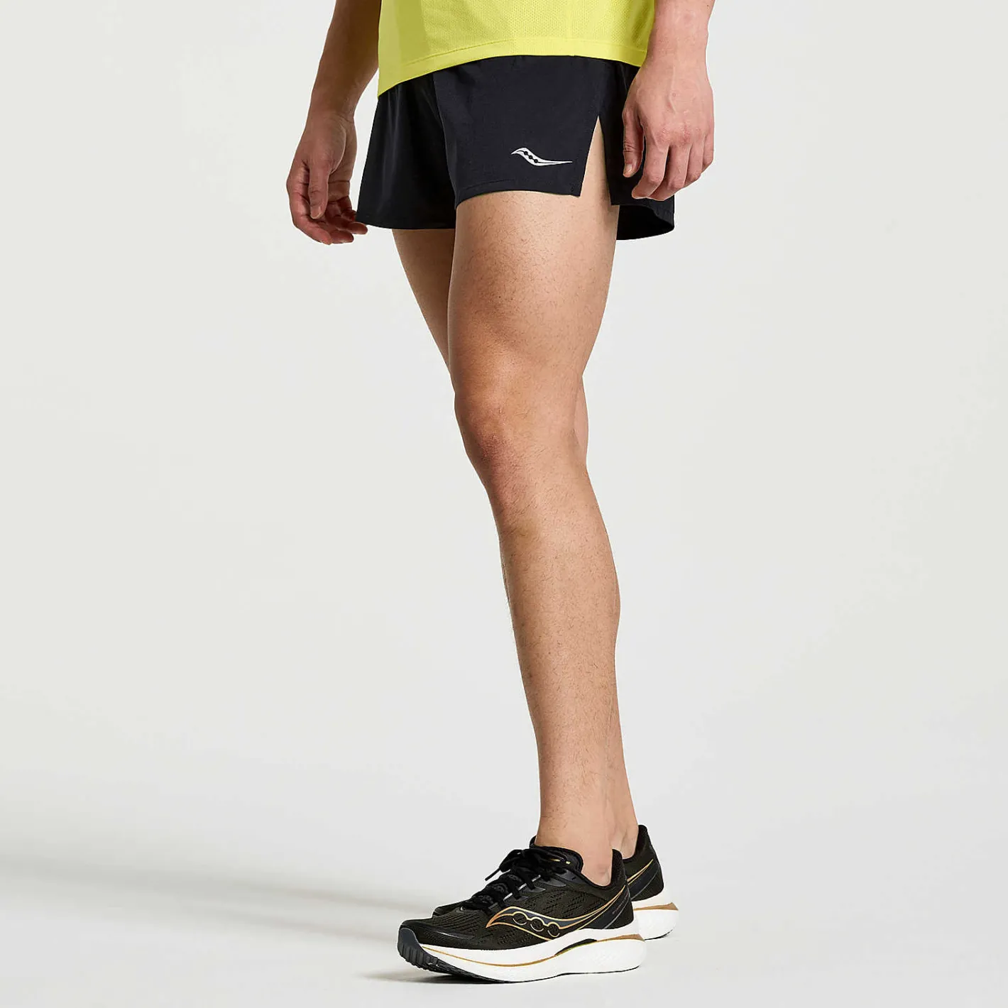 Saucony Outpace 2.5\" Split Short< Bottoms