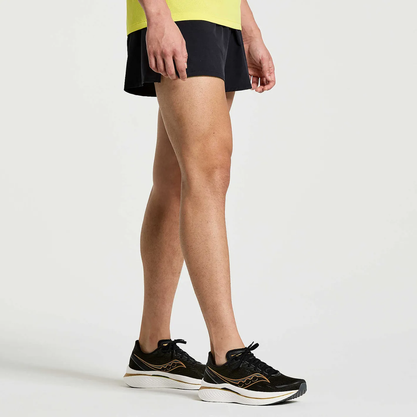 Saucony Outpace 2.5\" Split Short< Bottoms