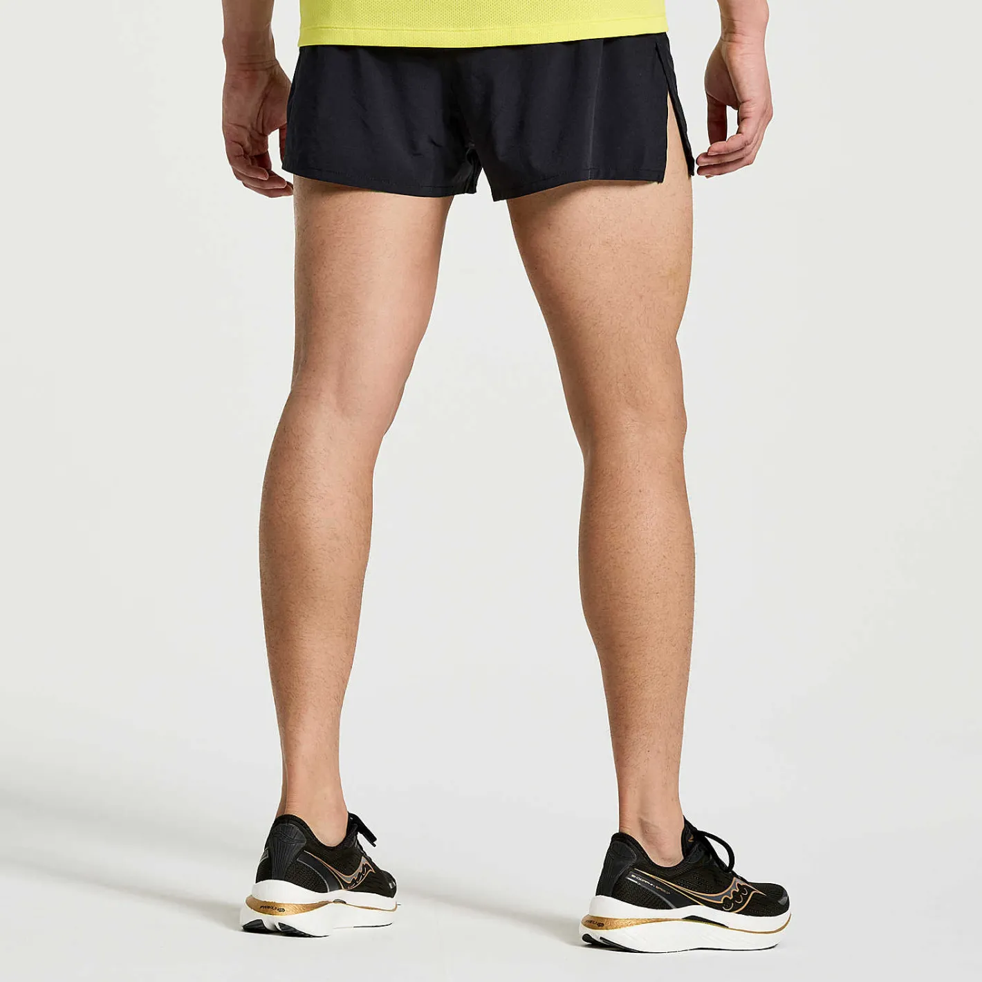Saucony Outpace 2.5\" Split Short< Bottoms